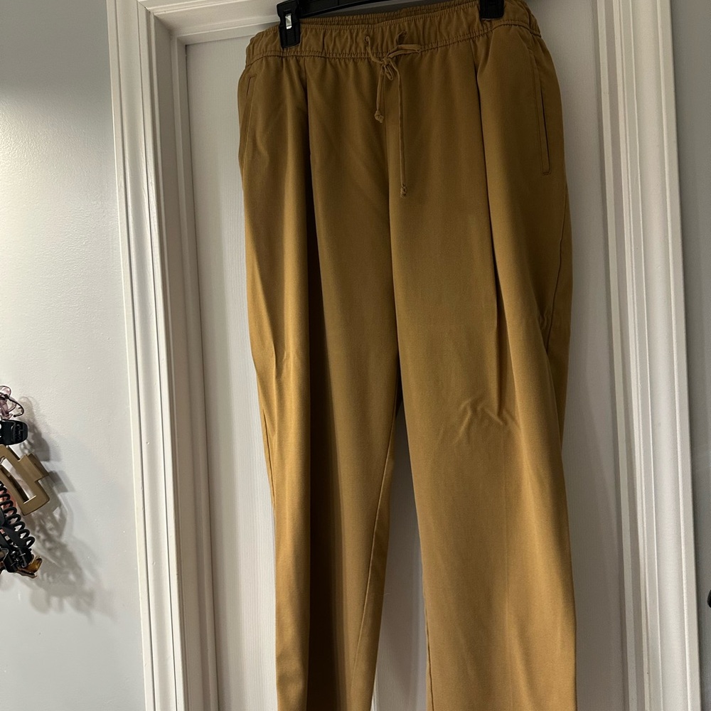 Old Navy women’s Drawstring Chinos in Camel Brown